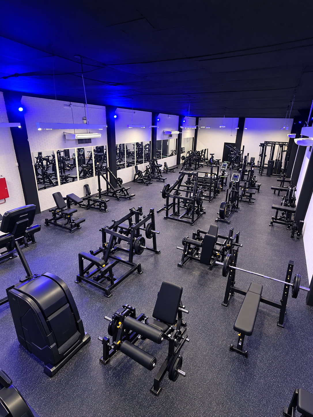 Visualización de la sala fitness ACTIVA con el equipamiento instalado